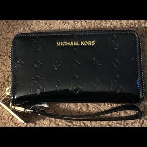 “MICHAEL” Michael Kors Jet Set Travel Wallet.